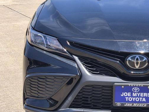 Midnight Black Metallic 2024 Toyota Camry SE