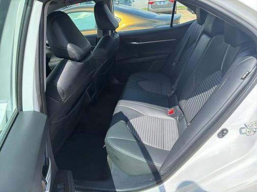 Ice Cap 2024 Toyota Camry SE