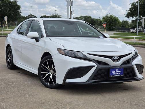 Ice Cap 2024 Toyota Camry SE