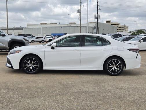 Ice Cap 2024 Toyota Camry SE