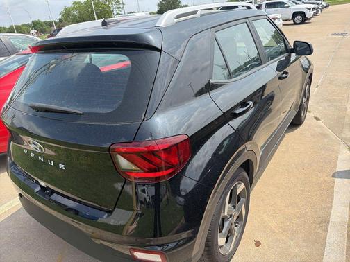 Onyx Black 2025 Hyundai VENUE SEL
