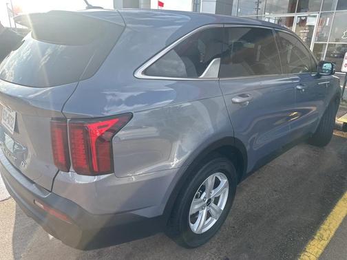 2022 Kia Sorento LX