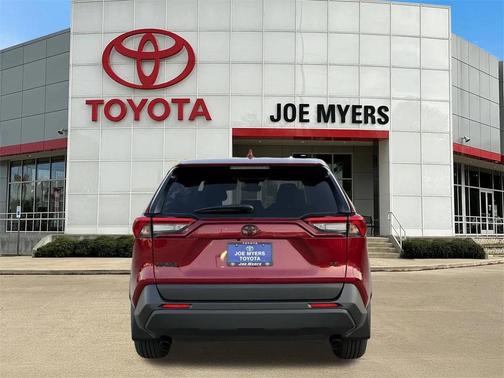 2025 Toyota RAV4 LE