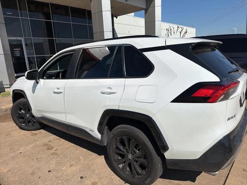 2024 Toyota RAV4 Hybrid SE