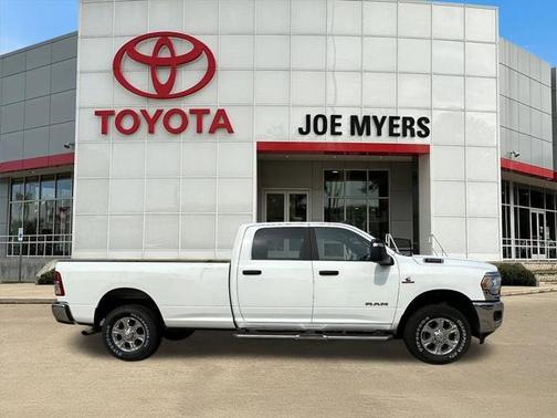 2024 RAM 3500 Big Horn Crew Cab 4x4 8' Box