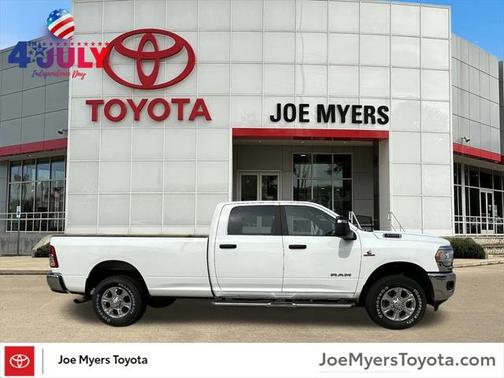 2024 RAM 3500 Big Horn Crew Cab 4x4 8' Box