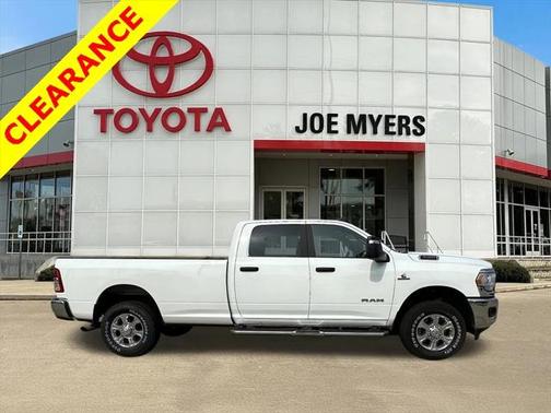 2024 RAM 3500 Big Horn Crew Cab 4x4 8' Box