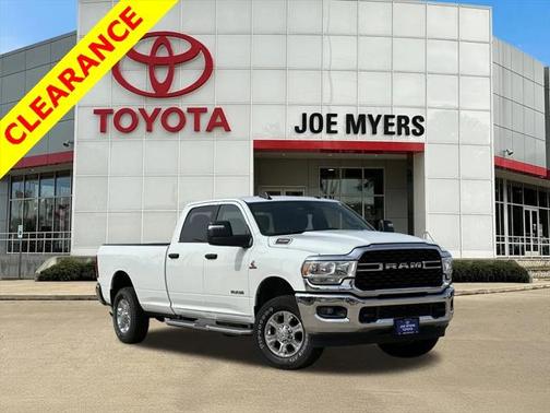 2024 RAM 3500 Big Horn Crew Cab 4x4 8' Box