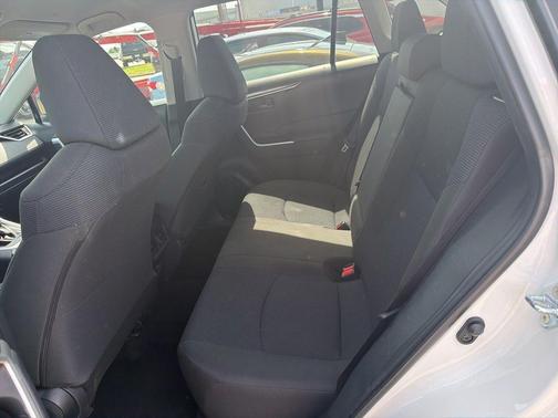 Ice 2025 Toyota RAV4 LE