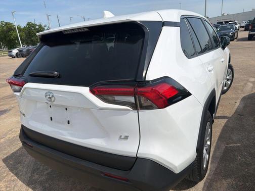 Ice 2025 Toyota RAV4 LE