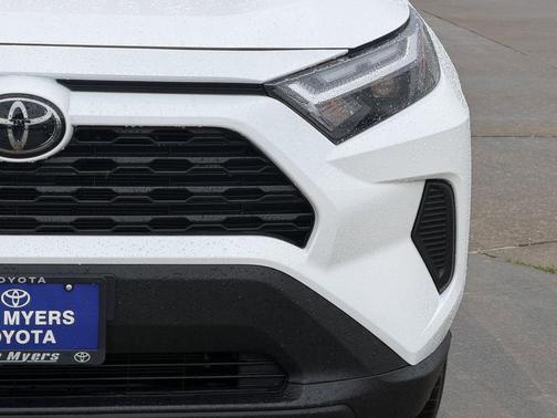 Ice 2025 Toyota RAV4 LE