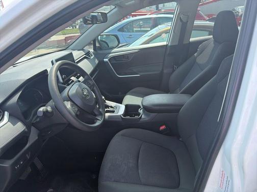 Ice 2025 Toyota RAV4 LE