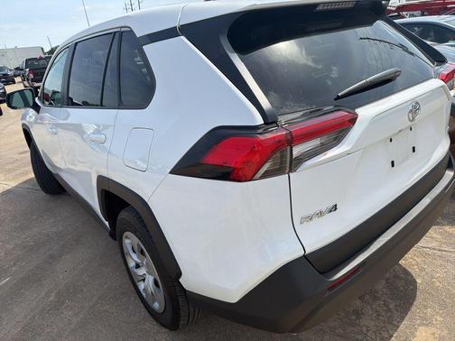 Ice 2025 Toyota RAV4 LE