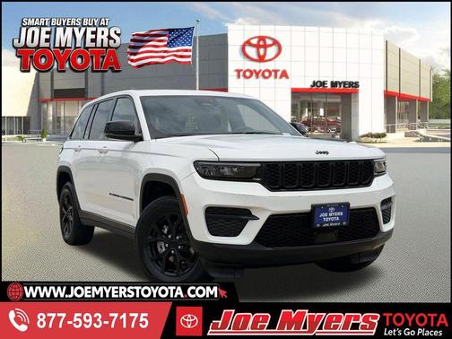 Bright White Clearcoat 2025 Jeep Grand Cherokee Altitude