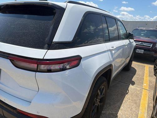 Bright White Clearcoat 2025 Jeep Grand Cherokee Altitude