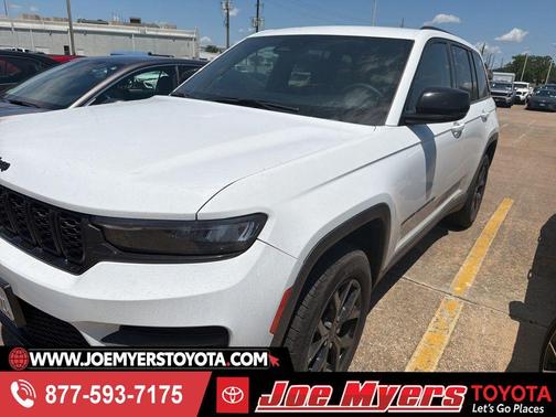 Bright White Clearcoat 2025 Jeep Grand Cherokee Altitude