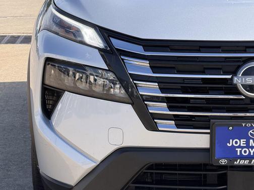 Brilliant Silver Metallic 2025 Nissan Rogue SV