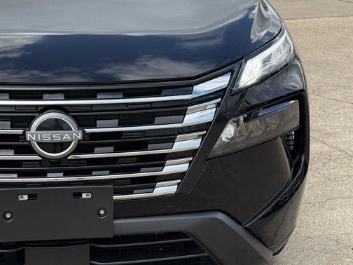 Super Black 2025 Nissan Rogue SV