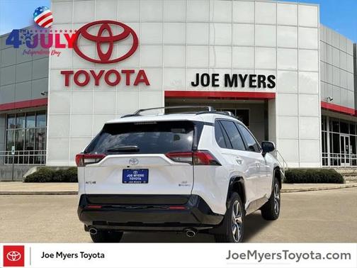 2025 Toyota RAV4 Hybrid SE