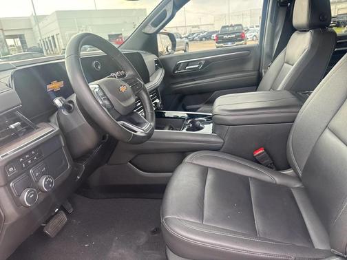 2025 Chevrolet Suburban LT