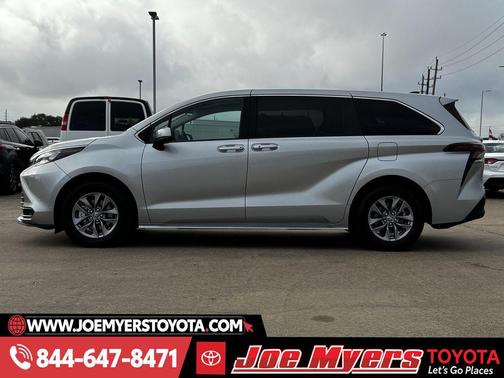 Celestial Silver Metallic 2025 Toyota Sienna LE