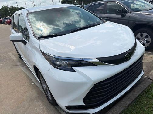 Ice 2026 Toyota Sienna LE