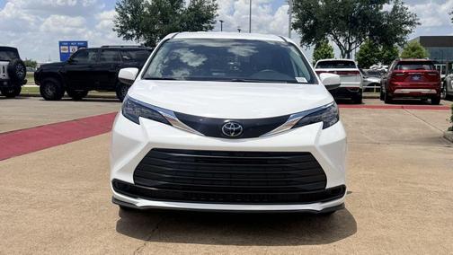 Ice 2026 Toyota Sienna LE