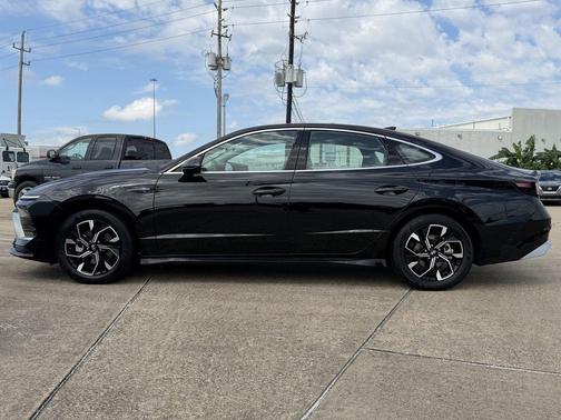 Abyss Black 2025 Hyundai SONATA SEL