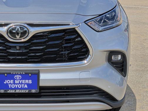 Celestial Silver Metallic 2023 Toyota Highlander Platinum