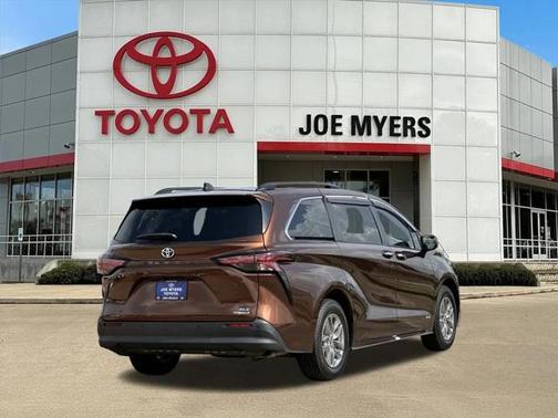 2021 Toyota Sienna XLE
