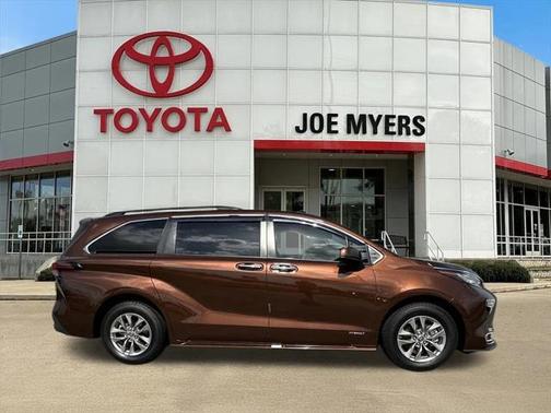 2021 Toyota Sienna XLE