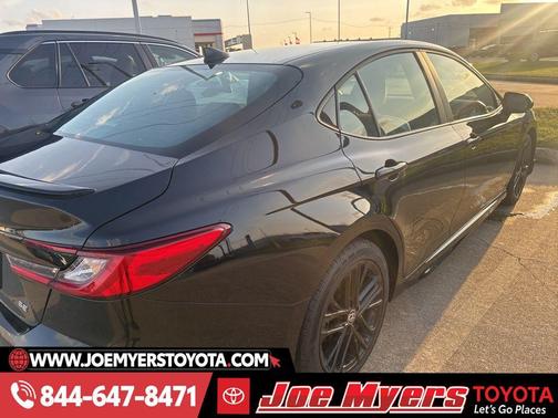 Black 2025 Toyota Camry SE