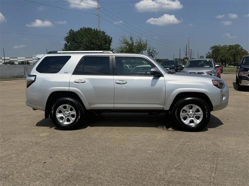 2024 Toyota 4Runner SR5