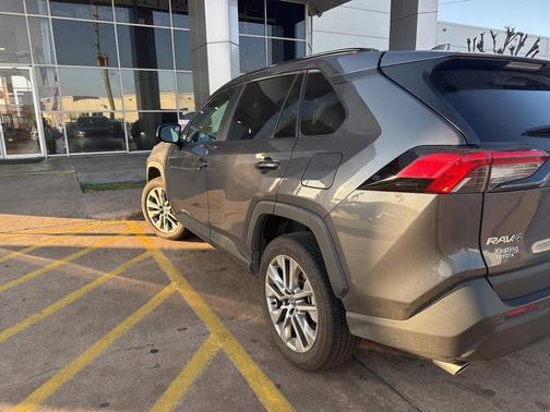 2025 Toyota RAV4 XLE Premium