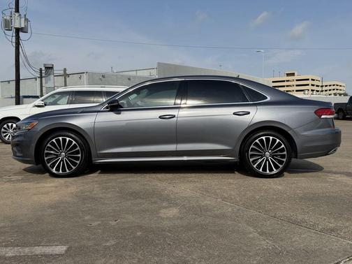 Platinum Gray Metallic 2022 Volkswagen Passat 2.0T Limited Edition