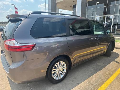 2015 Toyota Sienna XLE