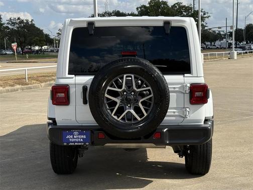 2024 Jeep Wrangler 4-Door Sahara 4x4