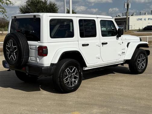 2024 Jeep Wrangler 4-Door Sahara 4x4