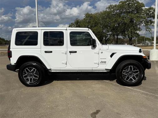 2024 Jeep Wrangler 4-Door Sahara 4x4