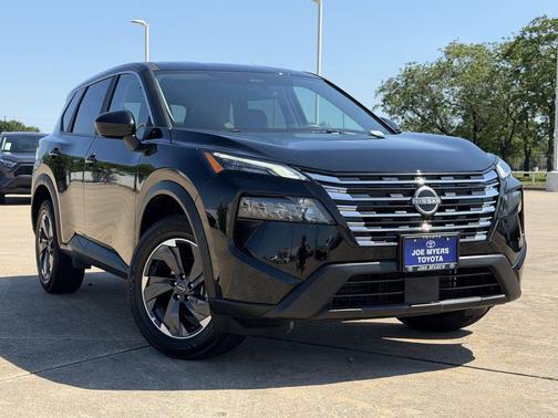 Super Black 2025 Nissan Rogue SV