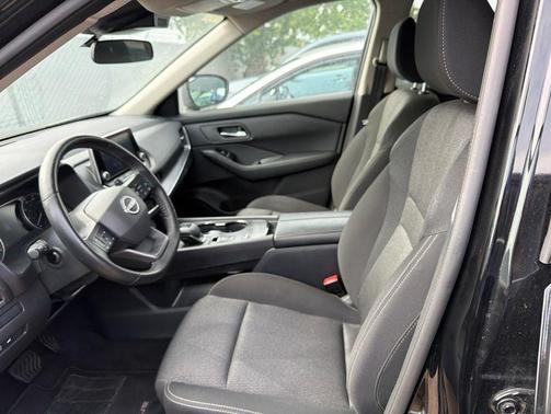 Super Black 2025 Nissan Rogue SV