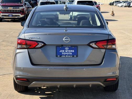 Gun Metallic 2025 Nissan Versa 1.6 SV