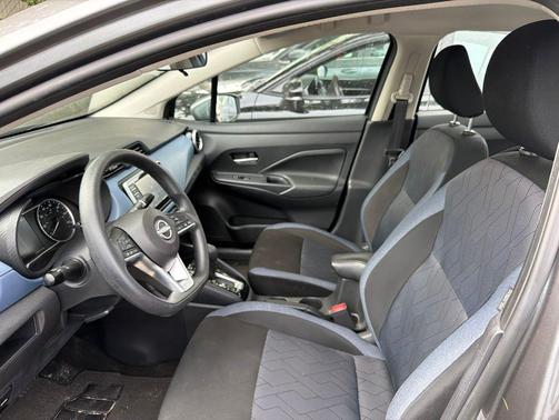 Gun Metallic 2025 Nissan Versa 1.6 SV