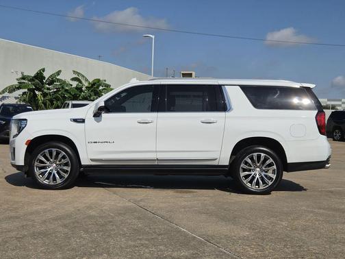 Summit White 2022 GMC Yukon XL Denali