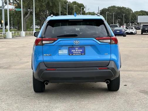 2020 Toyota RAV4 LE
