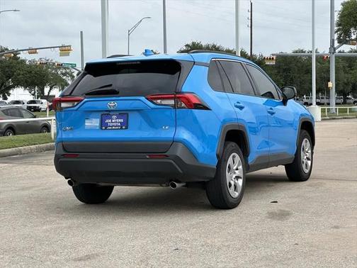 2020 Toyota RAV4 LE