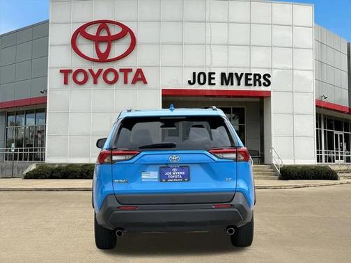 2020 Toyota RAV4 LE