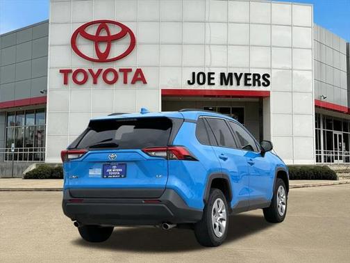 2020 Toyota RAV4 LE