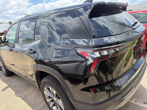 Mosaic Black Metallic 2025 Chevrolet Equinox 1LT