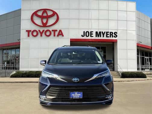 2021 Toyota Sienna XLE 8 Passenger